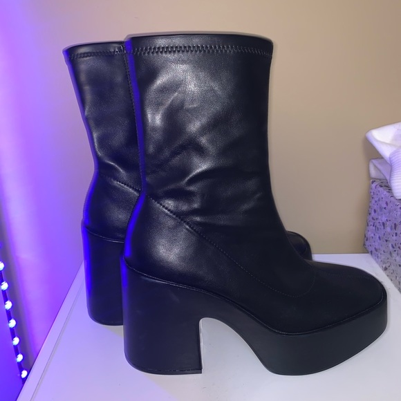 Size 9, from Zara. Brand new so the have nver been used - Picture 1 of 3